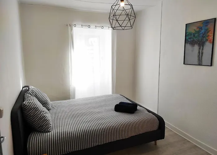 Maison Avec Jardin En Centre - Proche Gare Et Circuit 24h Du Mans 르망